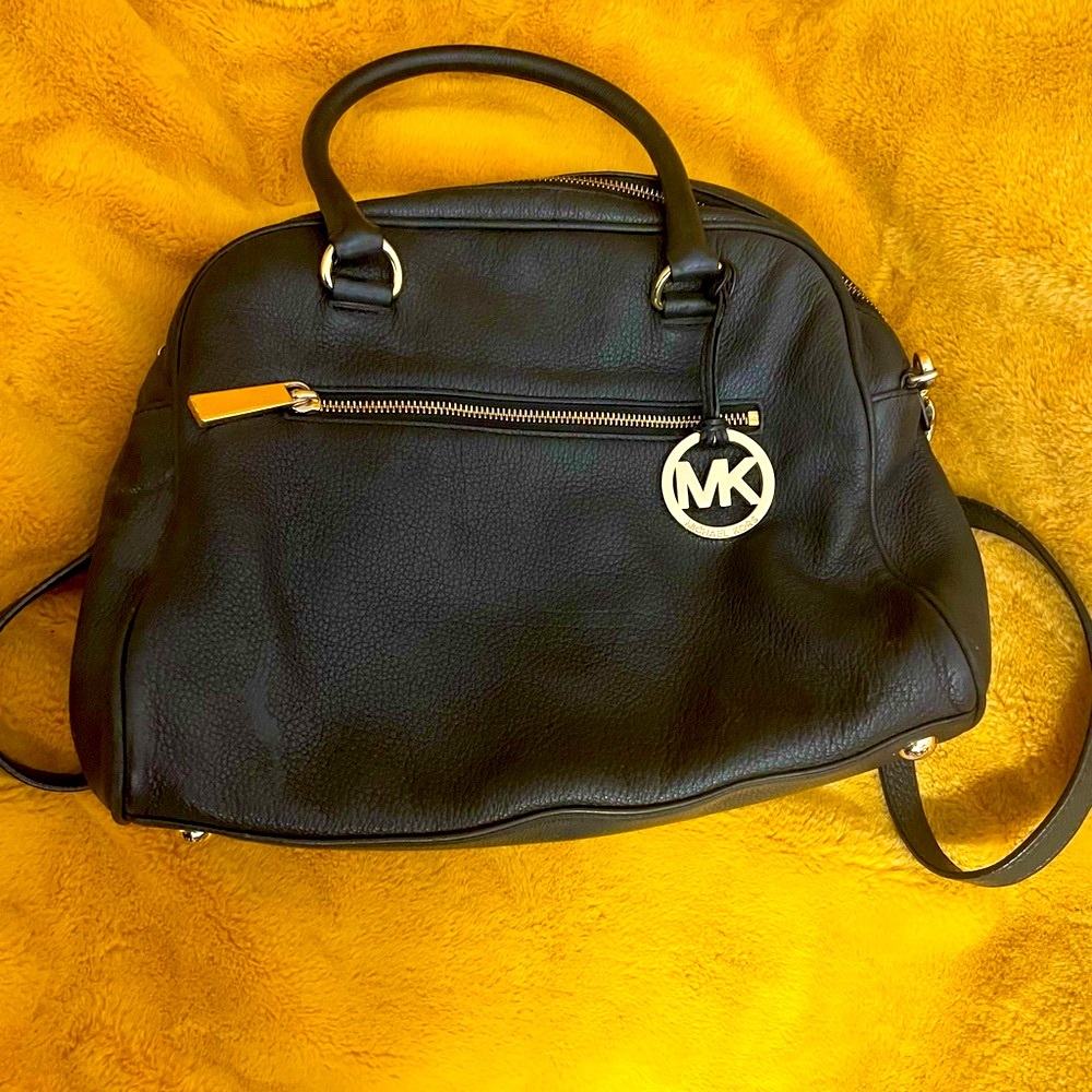 Micheal Kors black leather shoulder bag